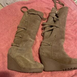 Bearpaw boots